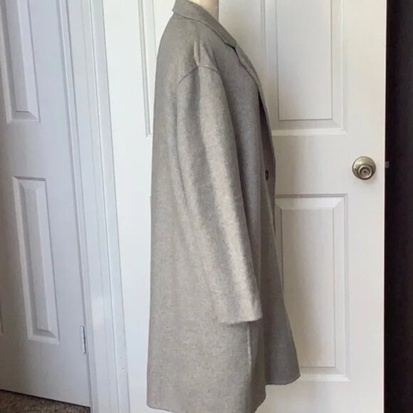 J Crew Collection 100% Cashmere Coat in light gray. Size 8 - Picture 5 of 6